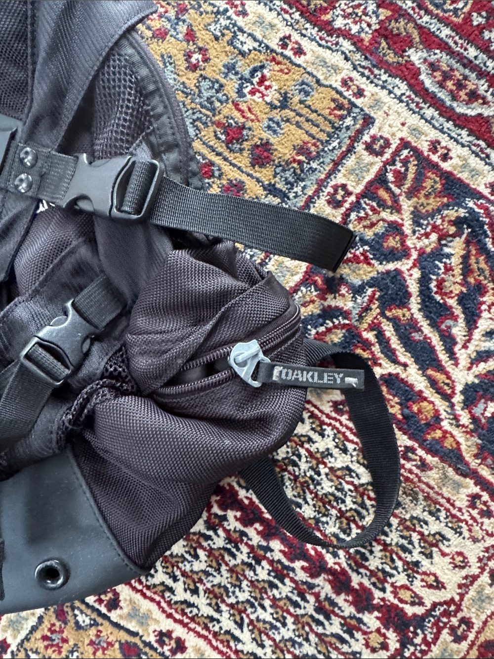 Oakley Black Utility Backpack with Buckle Straps Mini RARE - Picture 5 of 16